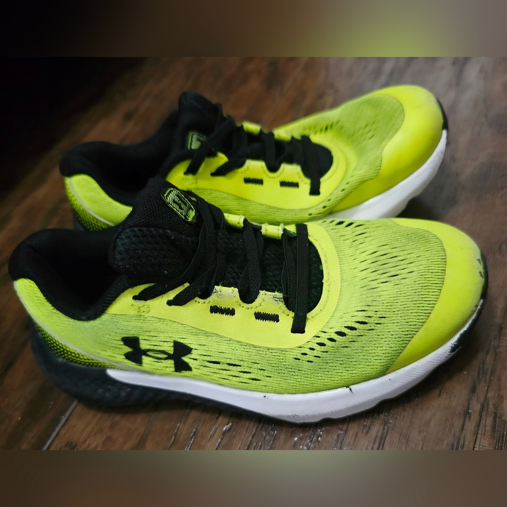 Under Armour Lime Green Athletic Shoes